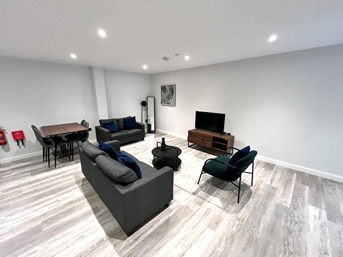 2 Bedroom Apartment To Rent In Apex, B12