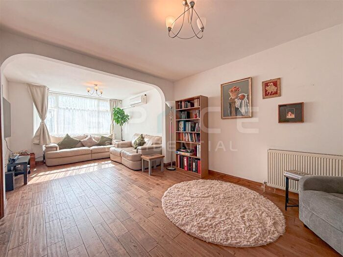4 Bedroom Semi Detached House For Sale In Riverdene, Edgware, HA8