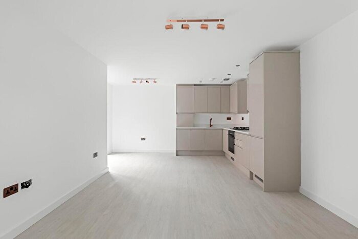 1 Bedroom Apartment For Sale In Ackroyd Road, London, SE23