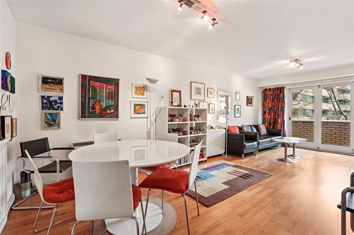 2 Bedroom Flat For Sale In The Colonnades, Porchester Square, London, W2