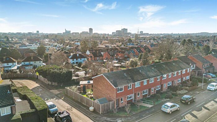 3 Bedroom End Of Terrace House For Sale In Donegal Close, Caversham, Reading, RG4