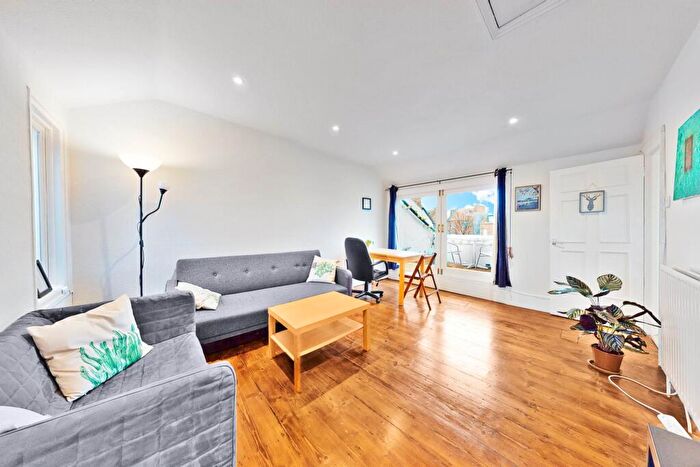 2 Bedroom Apartment To Rent In Camden Road, Camden, London, NW1