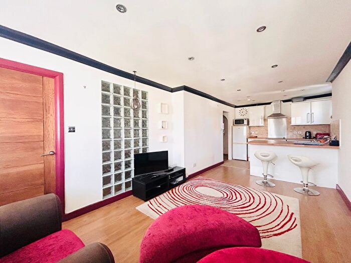 1 Bedroom Flat To Rent In Upper Rock Gardens, Brighton, BN2