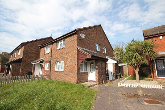 1 Bedroom Property To Rent In Aldenham Drive, Uxbridge, UB8