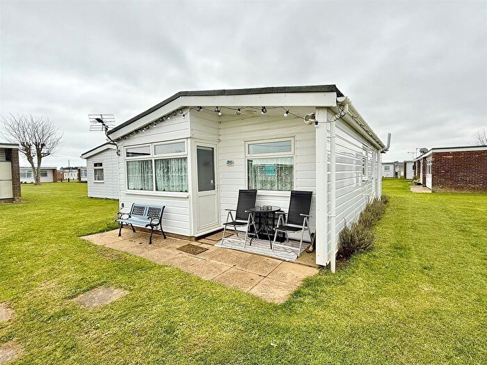 3 Bedroom Chalet For Sale In Sundowner Newport Road, Hemsby, NR29