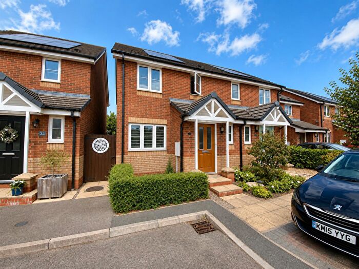 3 Bedroom Semi-Detached House For Sale In St. Francis Close, Hinckley, LE10