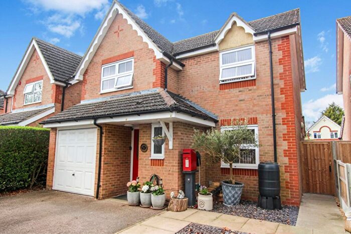 4 Bedroom Detached House For Sale In Mill Close, Stotfold, Hitchin, SG5