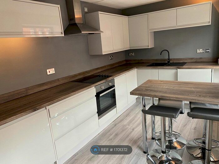 2 Bedroom Flat To Rent In St.Paul's Mews, Birmingham, B3