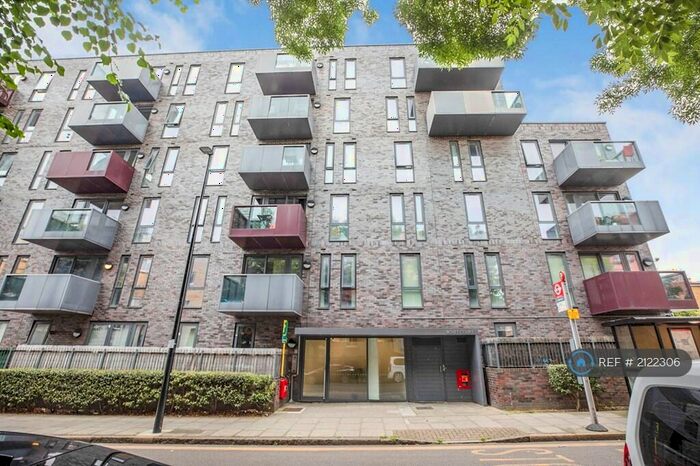 3 Bedroom Flat To Rent In Hardford Street, London, E1