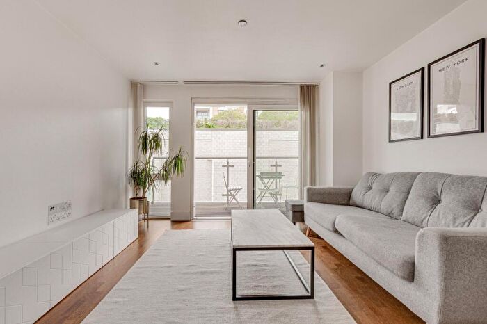 1 Bedroom Flat To Rent In Henry Macaulay Avenue, Kingston Upon Thames, KT2