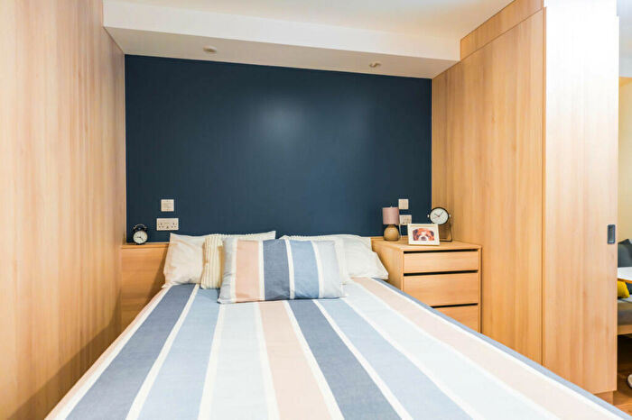 1 Bedroom Private Hall To Rent In High Street, Southampton, SO14
