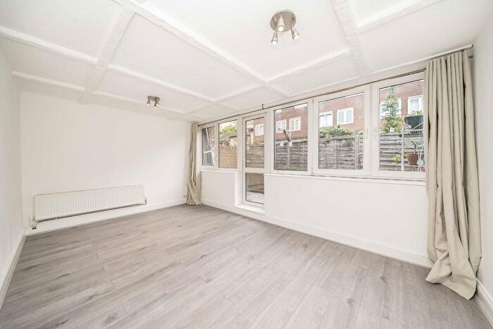 2 Bedroom Flat To Rent In Hamilton Square, London, SE1