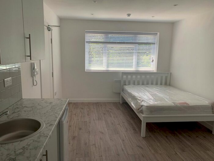 Terraced House To Rent In Orpington, London, BR5