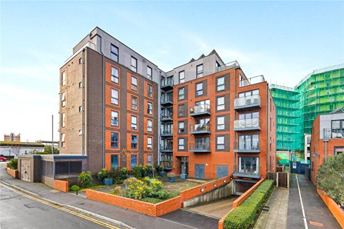 3 Bedroom Flat For Sale In Goldstone Lane, Hove, East Sussex, BN3