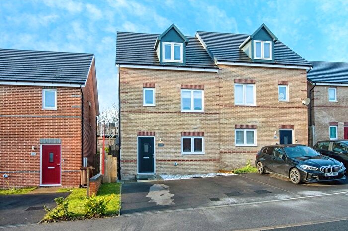 4 Bedroom Semi Detached House For Sale In Little Wood Crescent, Wakefield, West Yorkshire, WF1
