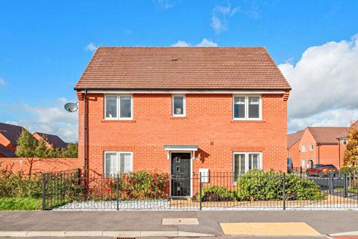 3 Bedroom Detached House For Sale In Merino Road, Andover, SP11
