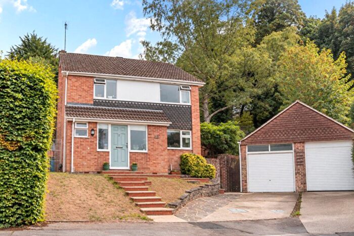 4 Bedroom Detached House For Sale In Bledlow Close, Newbury, Berkshire, RG14