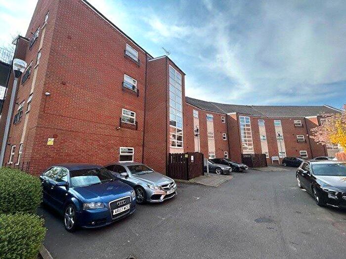 2 Bedroom Flat For Sale In Montvale Gardens, Leicester, Leicestershire, LE4