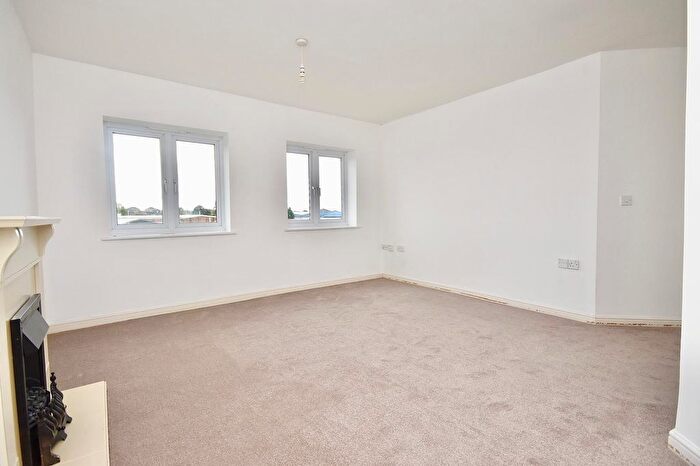 2 Bedroom Flat For Sale In Clay Furlong, Leighton Buzzard, LU7