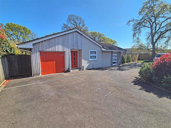 2 Bedroom Bungalow For Sale In Southern Lane, Barton On Sea, New Milton, Hampshire, BH25