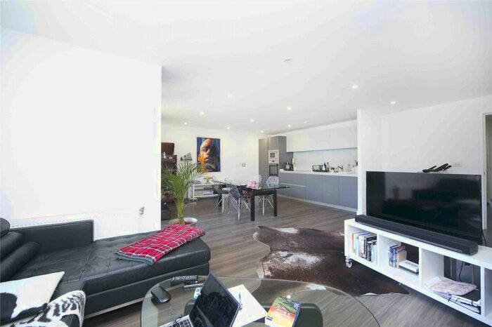 2 Bedroom Flat To Rent In Arlington Avenue, London, N1