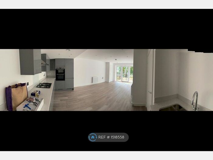 2 Bedroom Flat To Rent In Gunpowder Road, Worcester Park, KT4