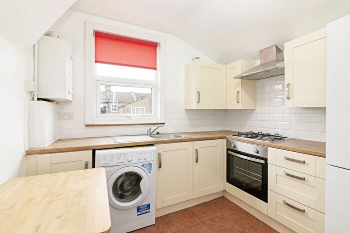 1 Bedroom Flat To Rent In First Floor, Caistor Park Road, Uk, E15