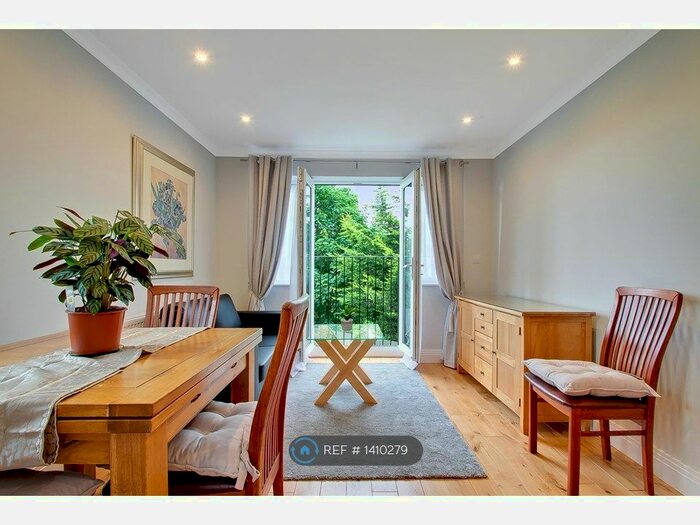 2 Bedroom Flat To Rent In Rail Lodge, Northwood, HA6