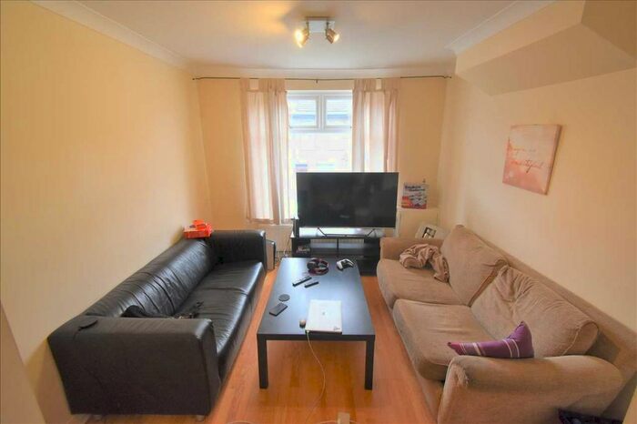 3 Bedroom Property To Rent In Mount Pleasant Road, Dartford, DA1