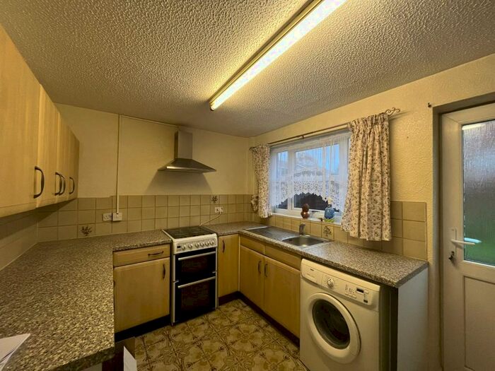 3 Bedroom House To Rent In Garratt Close, Oldbury, B68