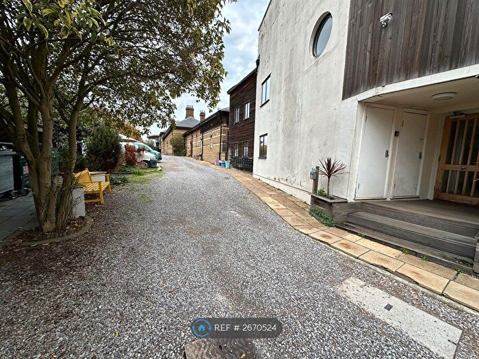 1 Bedroom Flat To Rent In Old Station Way, London, SW4