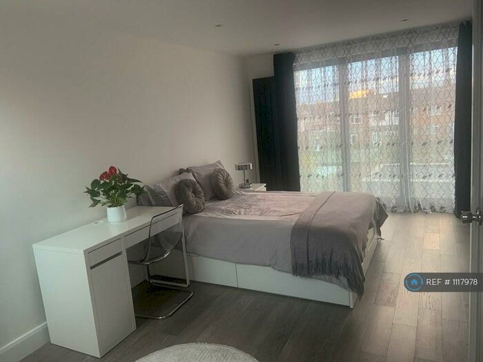 Studio To Rent In Victoria Road, Ruislip, HA4