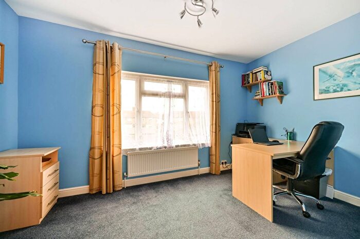 3 Bedroom Terraced House For Sale In Wesley Avenue, Hounslow, TW3