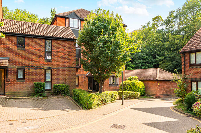 2 Bedroom Apartment For Sale In Turnpike Lane, Sutton, SM1