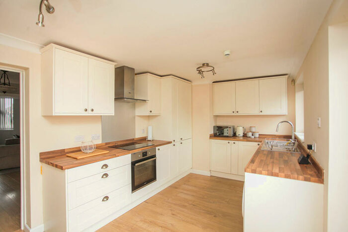 3 Bedroom Semi-Detached House To Rent In Glebe Avenue, Bedworth, Warwickshire, CV12