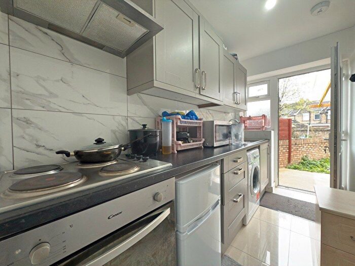 Studio To Rent In Maswell Park Road, Hounslow, TW3