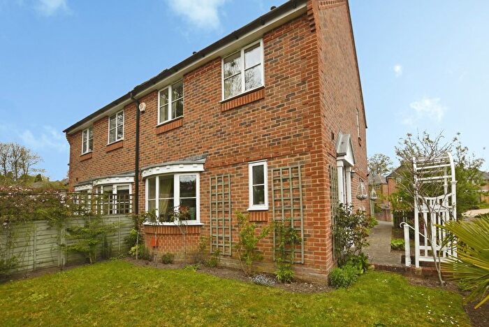 3 Bedroom Semi-Detached House For Sale In Netherwood Close, Midhurst, West Sussex, GU29