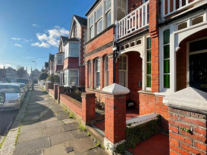 2 Bedroom Apartment To Rent In Flat, Raphael Road, BN3