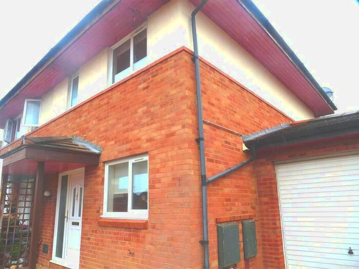 3 Bedroom House Boat To Rent In Kepwick, Two Mile Ash, Milton Keynes, MK8