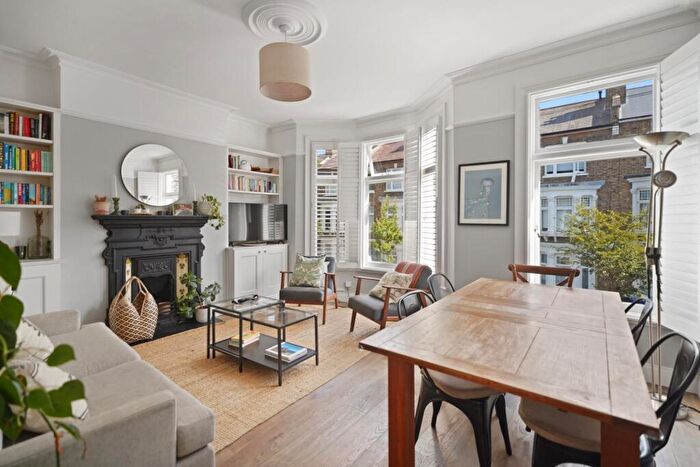 3 Bedroom Flat For Sale In Glengarry Road, East Dulwich, London, SE22
