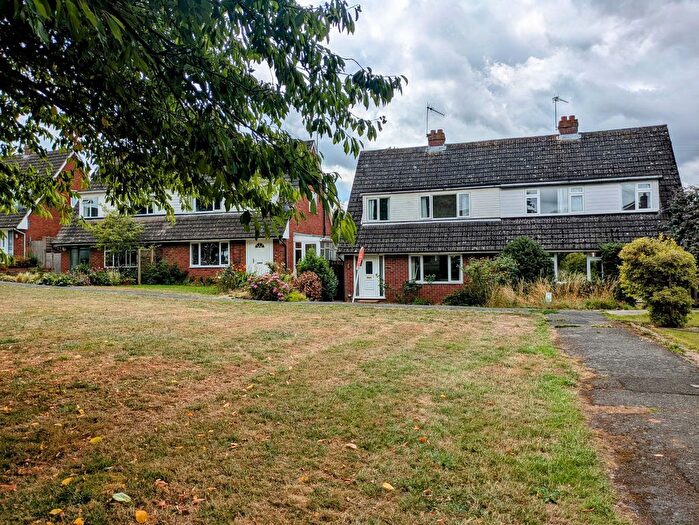 3 Bedroom Semi-Detached House For Sale In Avon Green, Wyre Piddle, WR10