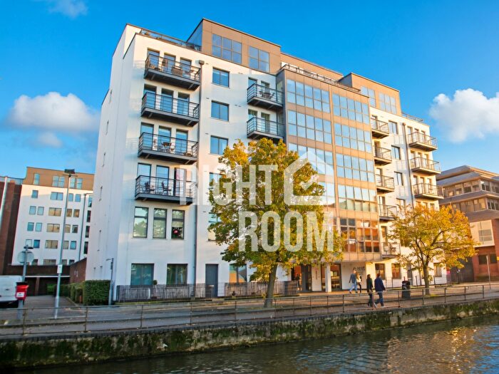 2 Bedroom Flat To Rent In Bed Flat, Queens Wharf, Queens Road, Reading, RG1