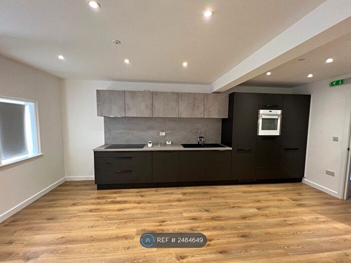 1 Bedroom Flat To Rent In Burkes Parade, Beaconsfield, HP9