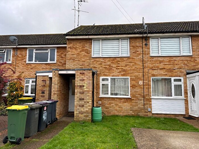 2 Bedroom Flat To Rent In Milton Close, Rayleigh, Essex, SS6
