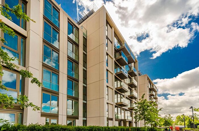 3 Bedroom Flat To Rent In Lillie Square, Earls Court, London, SW6