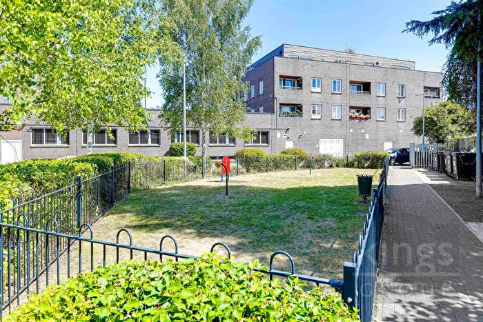 2 Bedroom Flat For Sale In Poppy Drive, Enfield, EN3