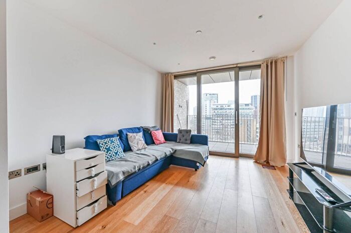 2 Bedroom Flat To Rent In Caithness Walk, East Croydon, Croydon, CR0