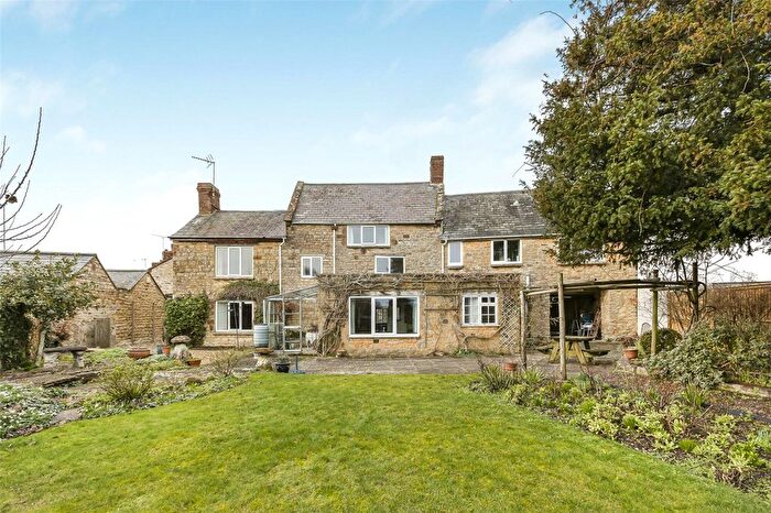 5 Bedroom Detached House For Sale In Greatworth, Banbury, Northamptonshire, OX17