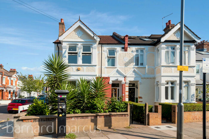 4 Bedroom House To Rent In Culmstock Road, London, SW11