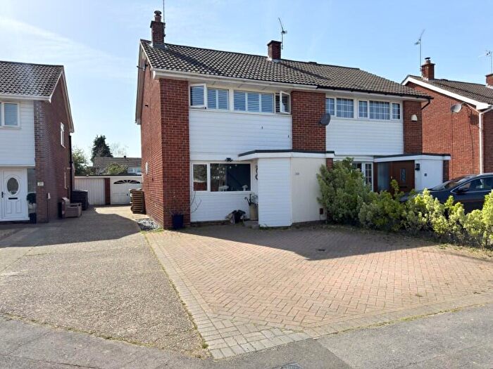 3 Bedroom Semi Detached House For Sale In Fitzroy Crescent, Woodley, Reading, Berkshire, RG5